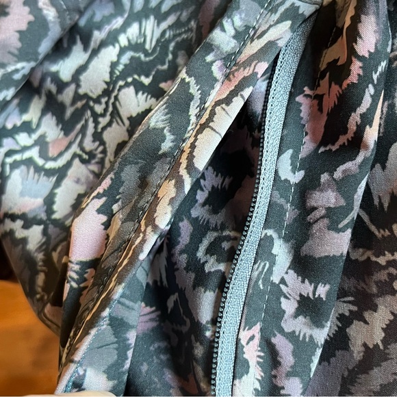 Athleta Run With It Jacket lightweight full zip, pockets mesh lining large - Picture 8 of 10